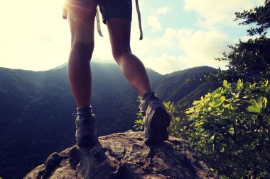 Bayan kaykaycı bacaklar