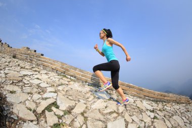 Çin Seddi üzerinde kadın