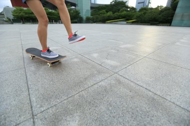 Bayan kaykaycı bacaklar