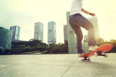 Bayan kaykaycı bacaklar