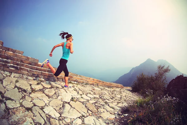 Woman on Chinese great wall — Stock Photo, Image