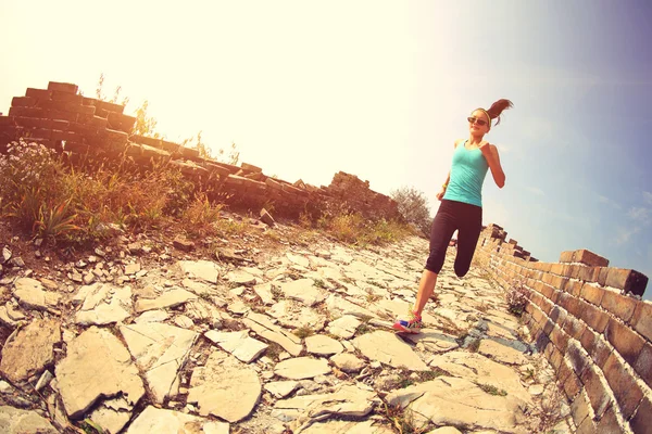 Woman on Chinese great wall — Stock Photo, Image