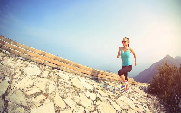 Woman on Chinese great wall — Stock Photo, Image