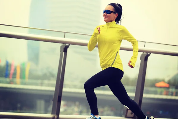 Woman running at shanghai city — Stock Photo, Image