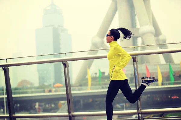 Woman running at shanghai city — Stock Photo, Image