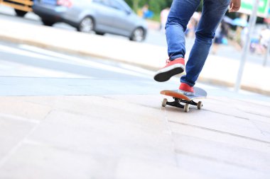 Yönetim Kurulu ile Bayan kaykaycı