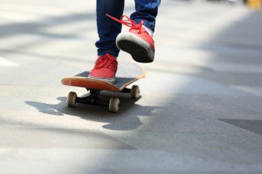 Yönetim Kurulu ile Bayan kaykaycı