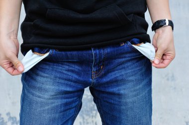 Cepleri boş bir adam