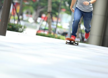 Yönetim Kurulu ile Bayan kaykaycı