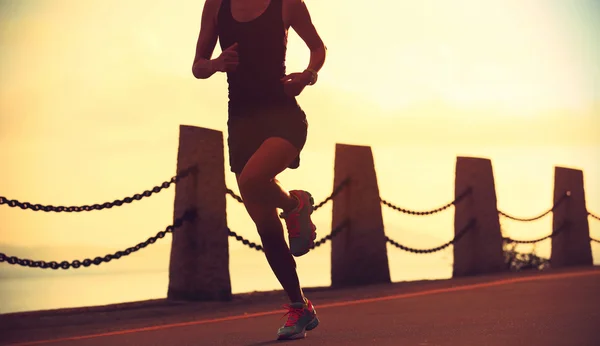 Young fitness woman running — Stock Photo, Image