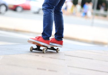 Yönetim Kurulu ile Bayan kaykaycı