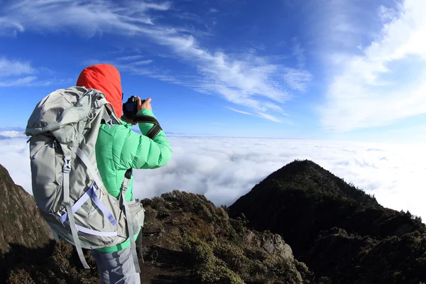 Woman hiker taking photo — Stock Photo, Image