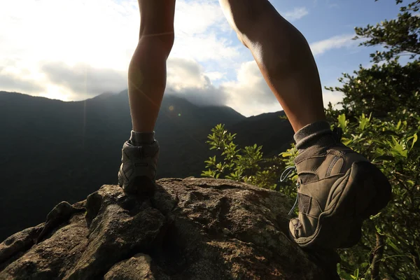 Young hiker legs — Stock Photo, Image