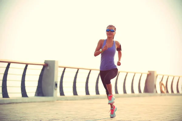 Fitness mulher corredor — Fotografia de Stock