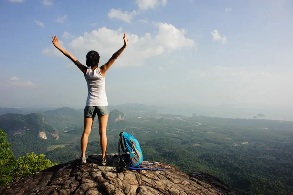 Woman hiker with open arms — Stock Photo, Image