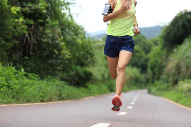 iz üzerinde çalışan erkek