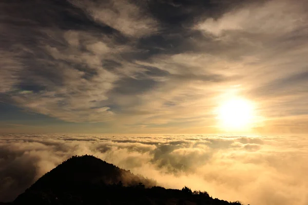 선라이즈 아름 다운 구름 — 스톡 사진