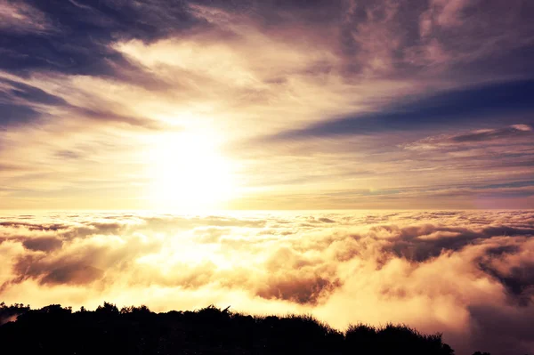 Nascer do sol nuvens bonitas — Fotografia de Stock