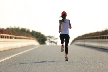 Sportif kadın runner Road