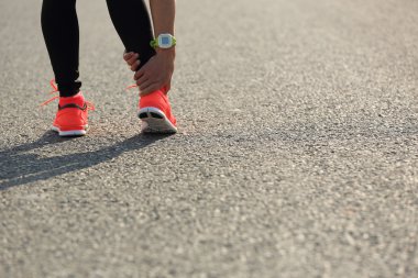 Kadın atlet yaralı bacak