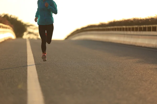 Fitness vrouw op de vlucht — Stockfoto