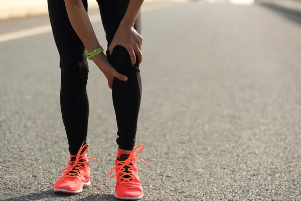 Woman runner injured leg — Stock Photo, Image