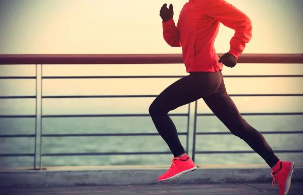 Young woman runner at seaside — Stock Photo, Image