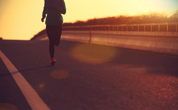Fitness woman running on road — Stock Photo, Image