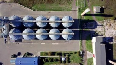 Tahıl asansörlü modern tarım işleme kompleksi