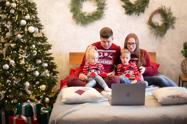 Happy family watching movie together at Christmas — Stock Photo, Image