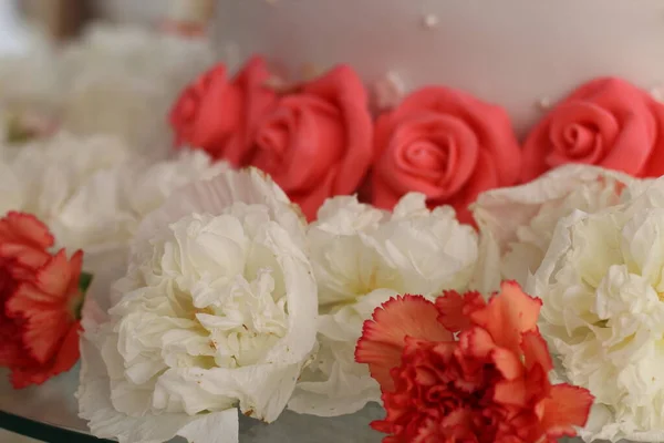 Detalle Decoracin Del Pastel Bodas Donde Combina Las Flores Comestibles — Fotografia de Stock