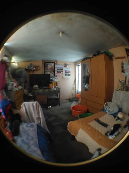 Vista con ojo de pez, de una habitacion compartida