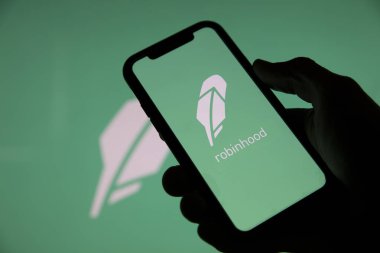 LONDON, İngiltere - Ocak 2021: Robinhood mobil bir cihaz üzerinde finansal yatırım uygulaması