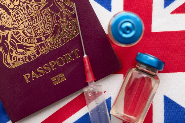Velká Británie coronavirus vaccine travel passport concept — Stock fotografie