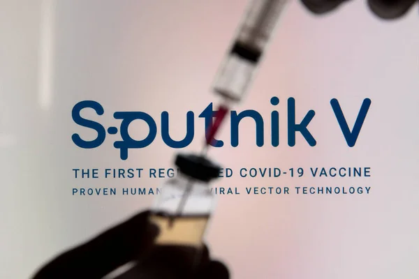 OXFORD, UK - February 2020: Sputnik V covid vacco logo with chackinge and bottle — 스톡 사진
