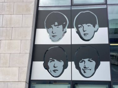 Liverpool, İngiltere - Eylül 2020: Liverpool 'daki Beatles grubunu gösteren işaretler