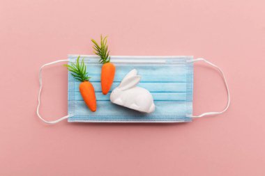 Paskalya ilkbaharı Coronavirus geçmişi. Paskalya dekorasyonlu koruyucu yüz maskesi