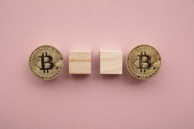 Bitcoin kripto para zinciri engelleme teknolojisi konsepti. Tahta bloklu sikke