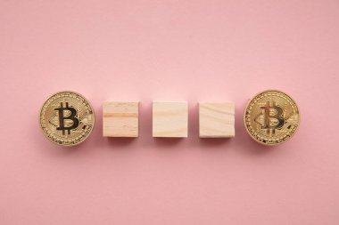 Bitcoin kripto para zinciri engelleme teknolojisi konsepti. Tahta bloklu sikke