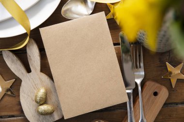 Mutlu Paskalya kutlamaları. Boş menü ile dekore edilmiş tablo