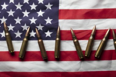 Birleşik Devletler yıldız ve çizgili bayrağında mermi mühimmatı