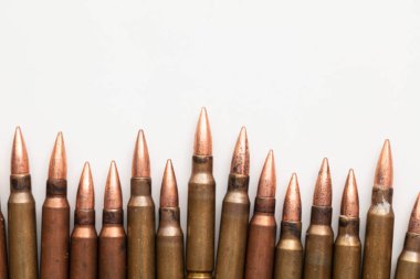 Beyaz arka planda bir kurşun hattını kapat