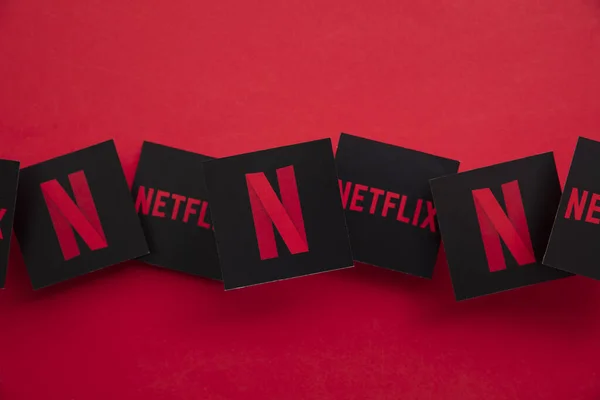 LONDON, Storbritannien - APRIL 2021: Netflix on demand tv och filmångande logotyp — Stockfoto