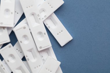 Evde koronavirüs testi için Covid-19 hızlı antijen test kitleri