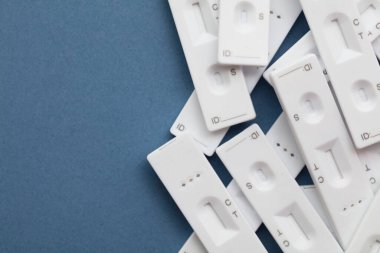 Evde koronavirüs testi için Covid-19 hızlı antijen test kitleri