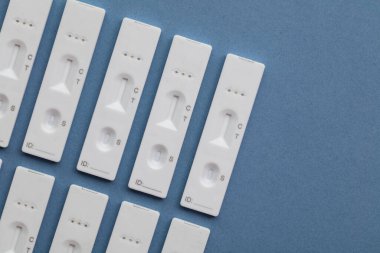 Evde koronavirüs testi için Covid-19 hızlı antijen test kitleri