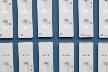 Evde koronavirüs testi için Covid-19 hızlı antijen test kitleri