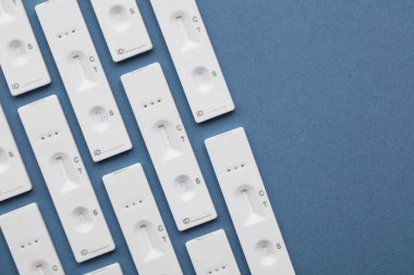 Evde koronavirüs testi için Covid-19 hızlı antijen test kitleri