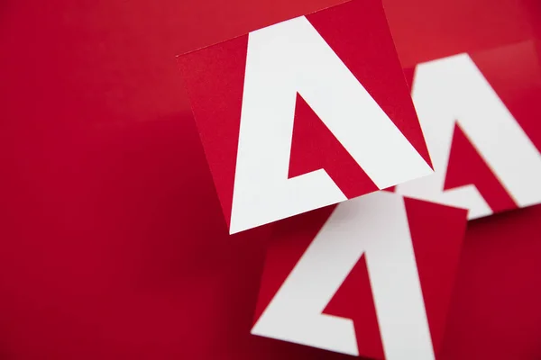 LONDON, Großbritannien - Mai 2021: Firmenlogo für kreative Computersoftware von Adobe — Stockfoto