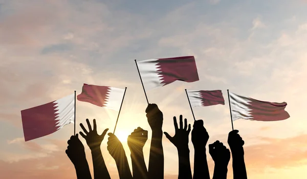 Silhuett av armar höjde viftande en Qatar flagga med stolthet. 3D-återgivning — Stockfoto